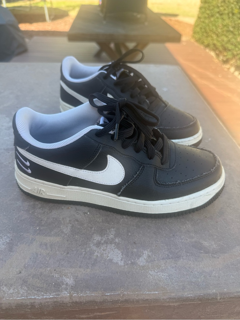 Nike Kids Black and White Low-Top kids boys Air force Sneakers - Picture 11 of 13